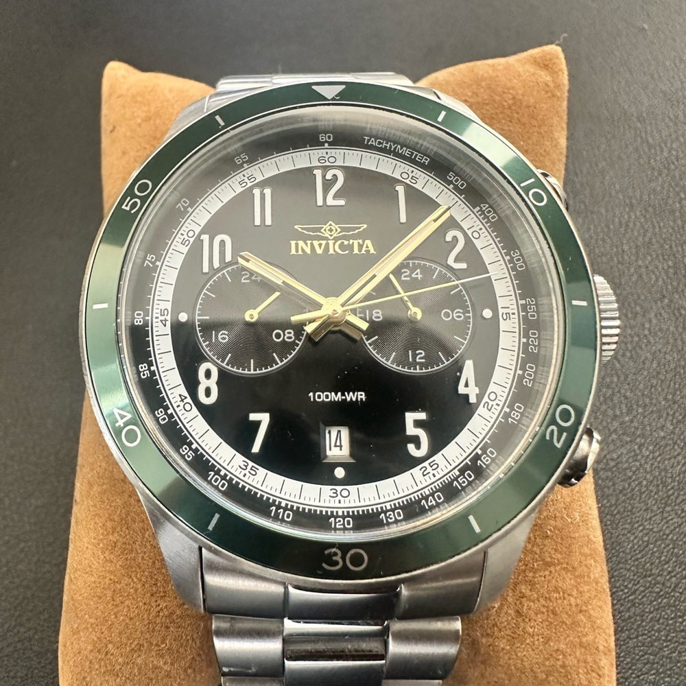 Invicta Men's Black and Silver Watch